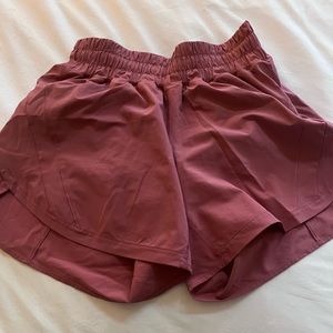 Lulu Lemon Track That Mid Rise Short Size 6 Mauve Color